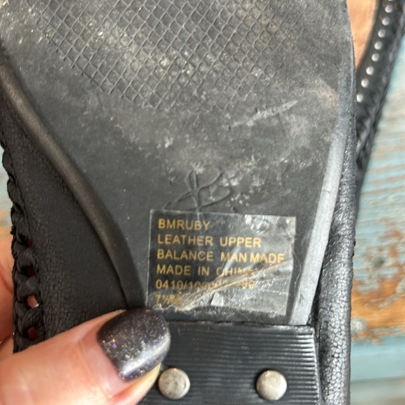 b. MAKOWSKY Black LEATHER FLATS w/ silver studs and perforation detail size 7.5 - Picture 8 of 8